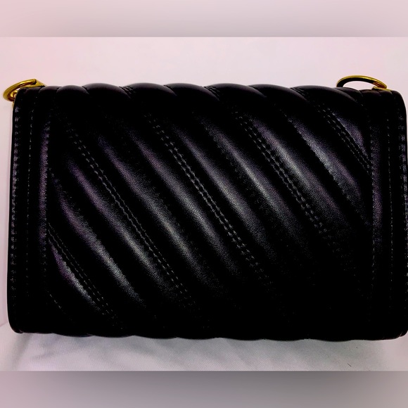 Classic waffle style black handbag - Picture 2 of 4
